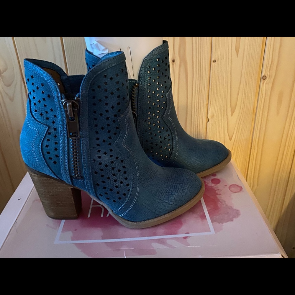 Teal Gretchen Booties size 6.5